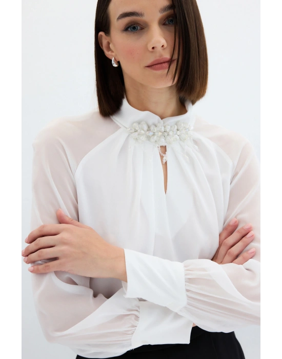 Yaka Aksesuarlı Bluz - Ekru