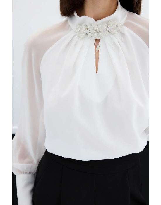 Yaka Aksesuarlı Bluz - Ekru