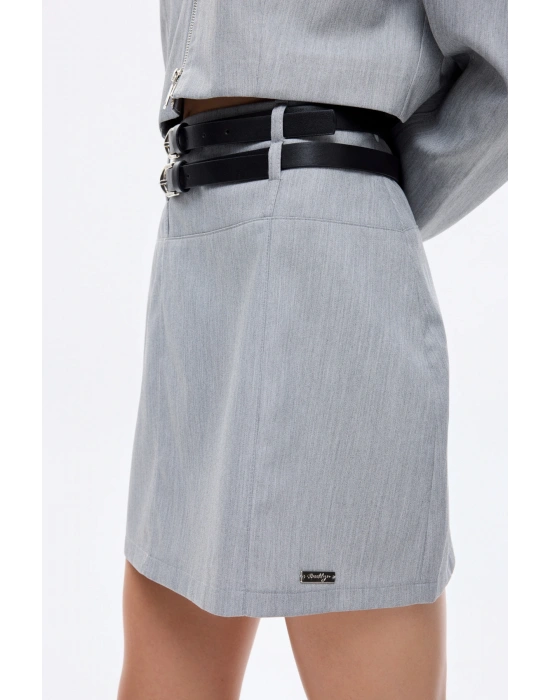 Çift Kemerli Metal Etiket Detaylı Mini Etek Gri