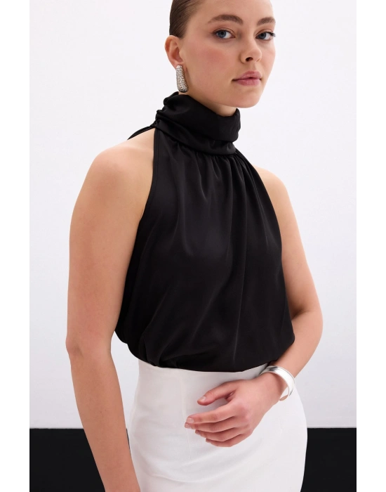 Boğazlı Kolsuz Bluz - Düz Siyah