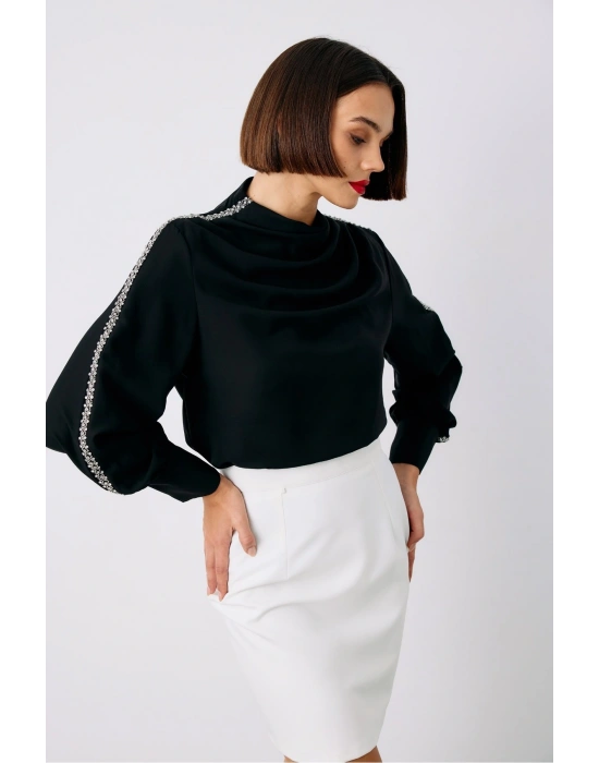 Omuz Aksesuarlı Bluz - SİYAH