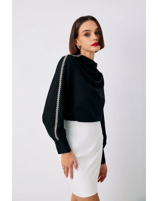 Omuz Aksesuarlı Bluz - SİYAH