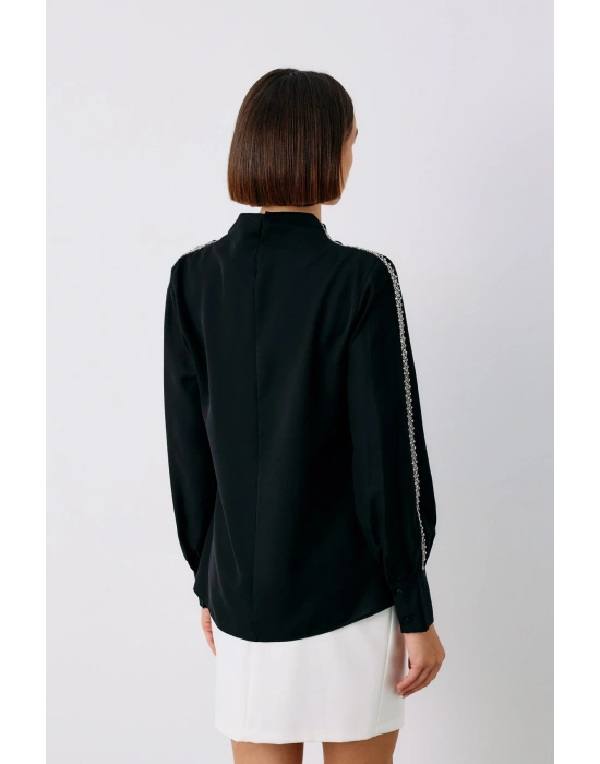 Omuz Aksesuarlı Bluz - SİYAH