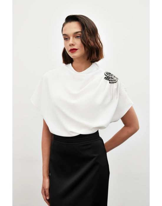 Tek Omuz Aksesuarlı Salaş Bluz - Ekru