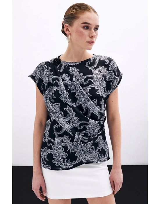 Aksesuar Detaylı Bluz - Siyah