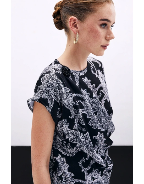 Aksesuar Detaylı Bluz - Siyah