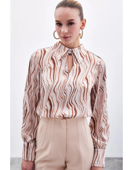 Kol Aksesuarlı Desenli Bluz - Camel