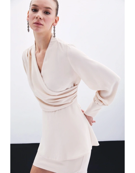 Boncuklu Yaka Kruvaze Bluz - Bej