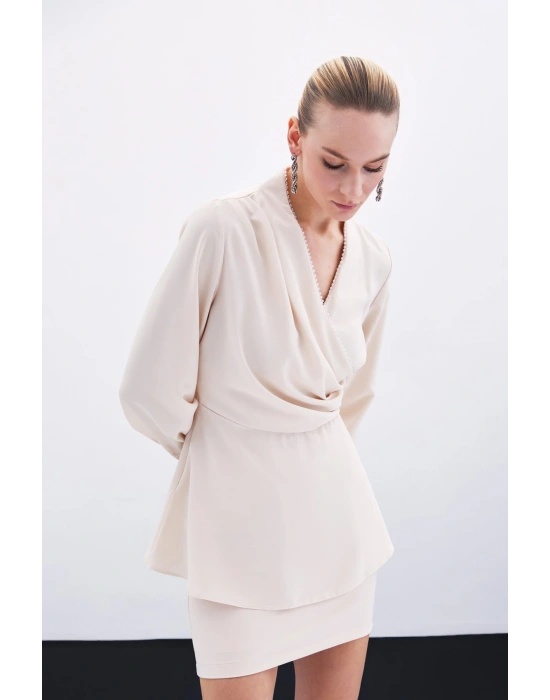 Boncuklu Yaka Kruvaze Bluz - Bej