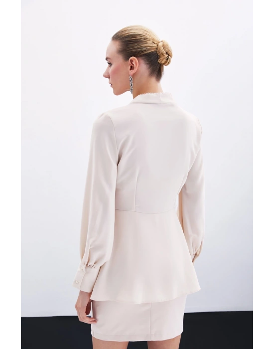 Boncuklu Yaka Kruvaze Bluz - Bej