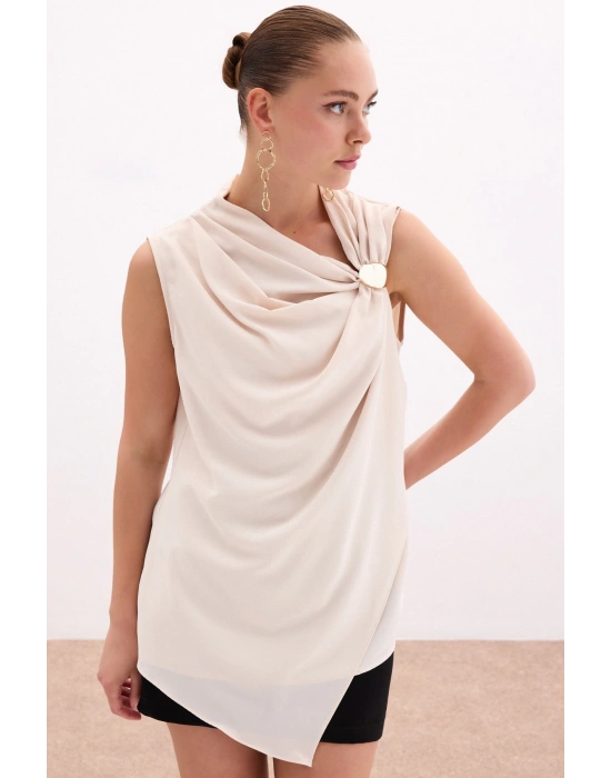 Tek Omuz Aksesuarlı Bluz - Bej