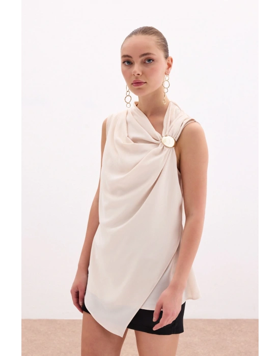 Tek Omuz Aksesuarlı Bluz - Bej