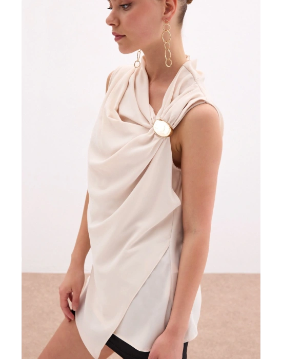 Tek Omuz Aksesuarlı Bluz - Bej