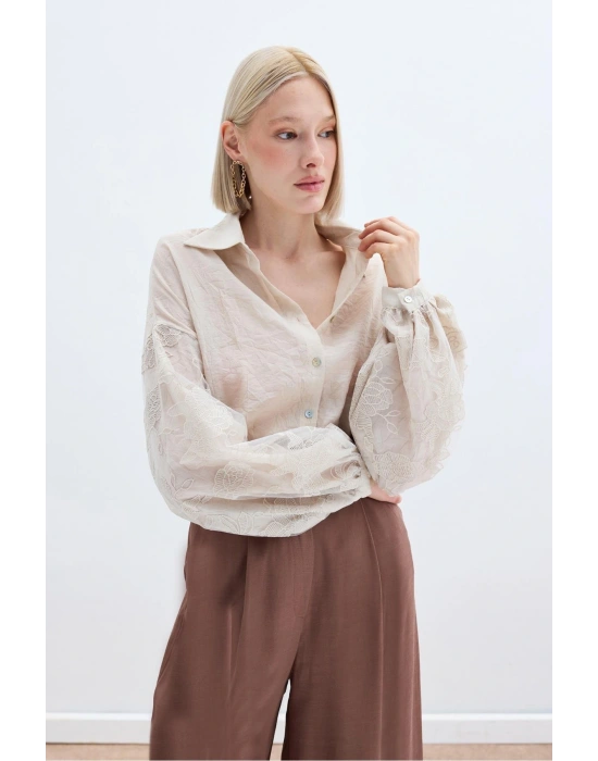 Nakış Detaylı Kraşlı Gömlek - Bej