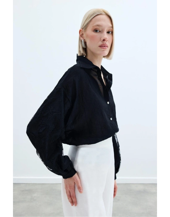 Nakış Detaylı Kraşlı Gömlek - Siyah