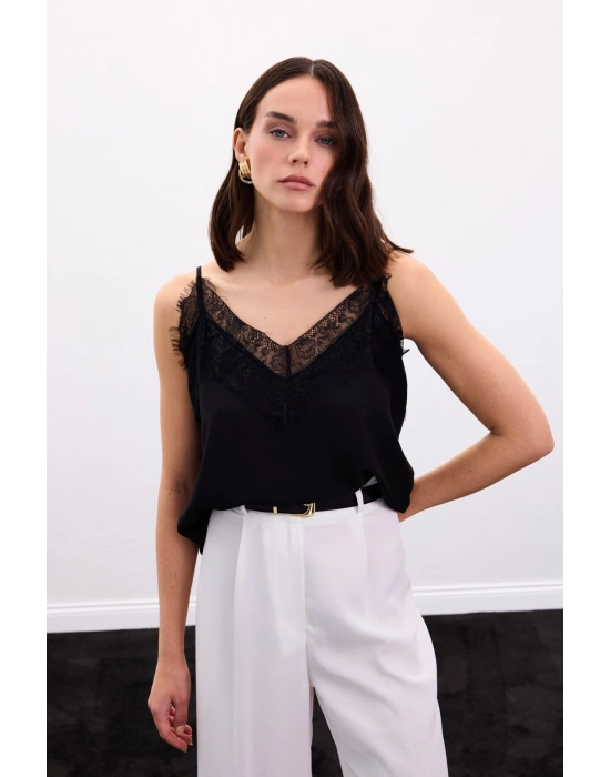 Dantel Detaylı Askılı Bluz - Siyah