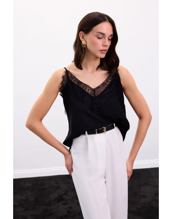 Dantel Detaylı Askılı Bluz - Siyah