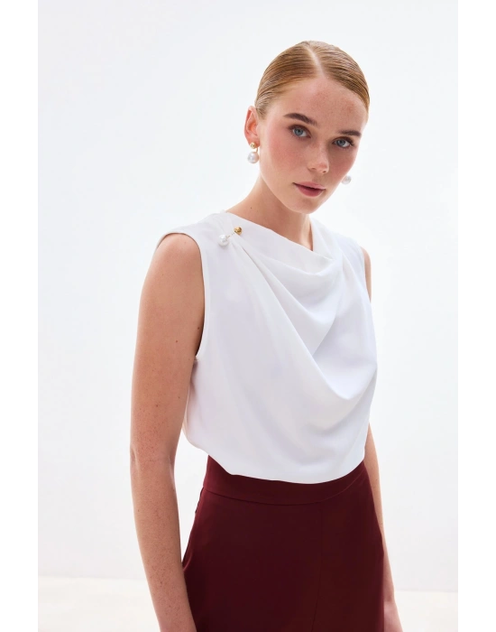 İnci Broşlu Degaje Bluz - Ekru