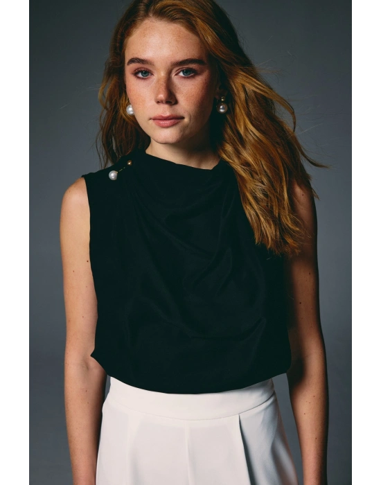 İnci Broşlu Degaje Bluz - Siyah