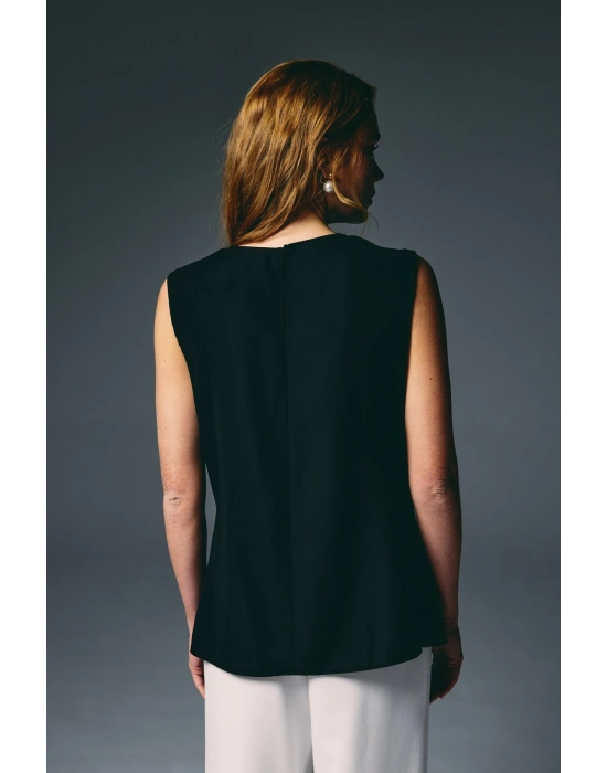 İnci Broşlu Degaje Bluz - Siyah