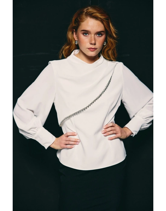 Ön Aksesuarlı Bluz - Ekru