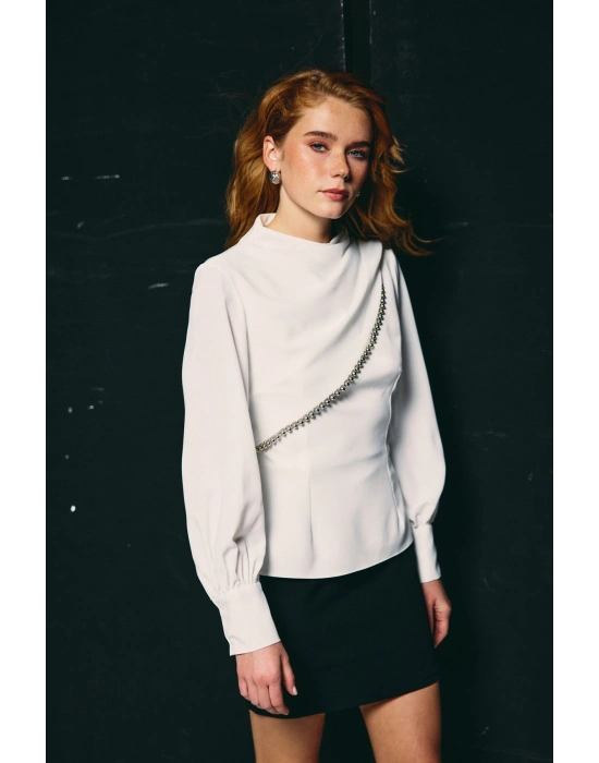 Ön Aksesuarlı Bluz - Ekru