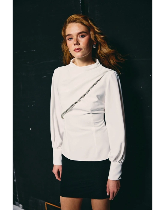 Ön Aksesuarlı Bluz - Ekru
