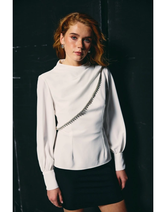 Ön Aksesuarlı Bluz - Ekru