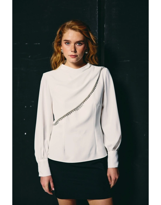 Ön Aksesuarlı Bluz - Ekru