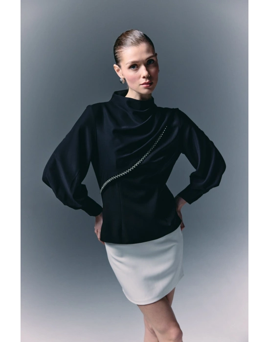 Ön Aksesuarlı Bluz - Siyah