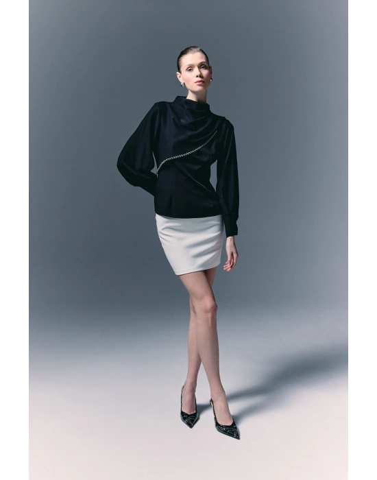 Ön Aksesuarlı Bluz - Siyah