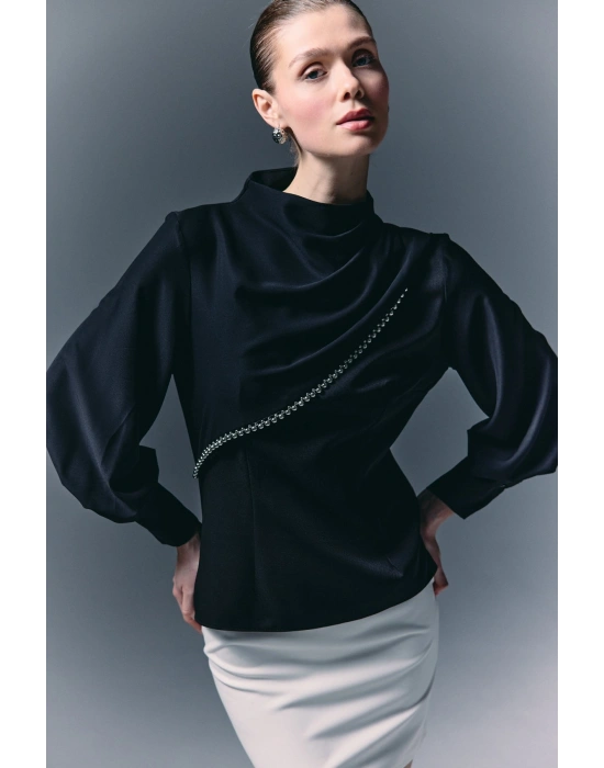 Ön Aksesuarlı Bluz - Siyah