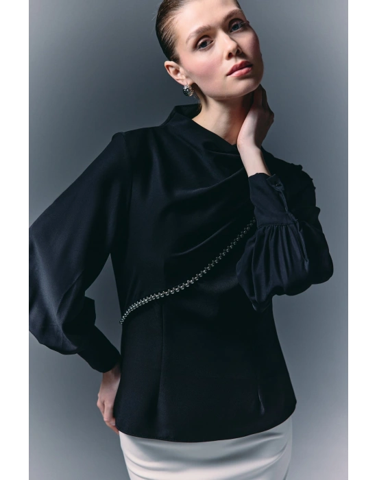 Ön Aksesuarlı Bluz - Siyah