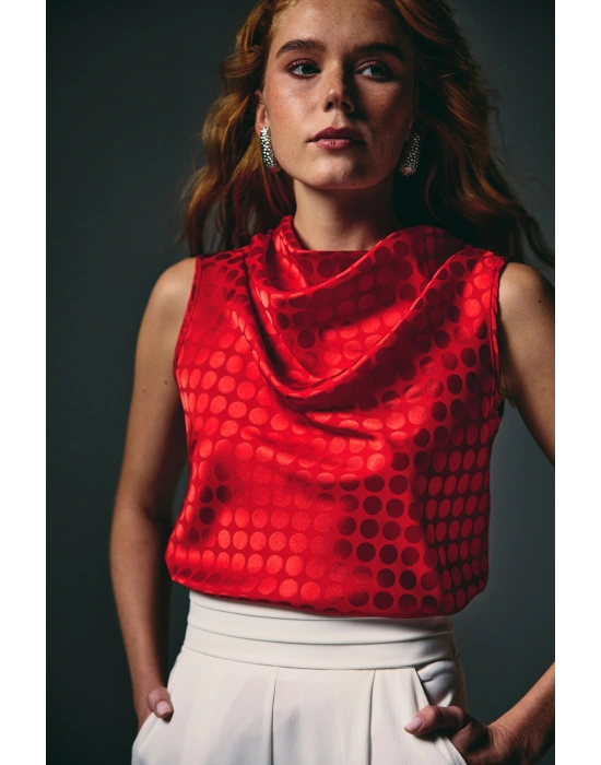 Puantiye Desenli Kolsuz Bluz - Kırmızı