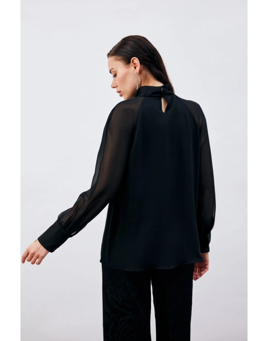 Yaka Aksesuarlı Bluz - Siyah