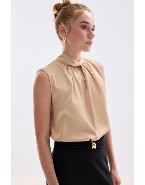 Yaka Detaylı Saten Bluz - Camel