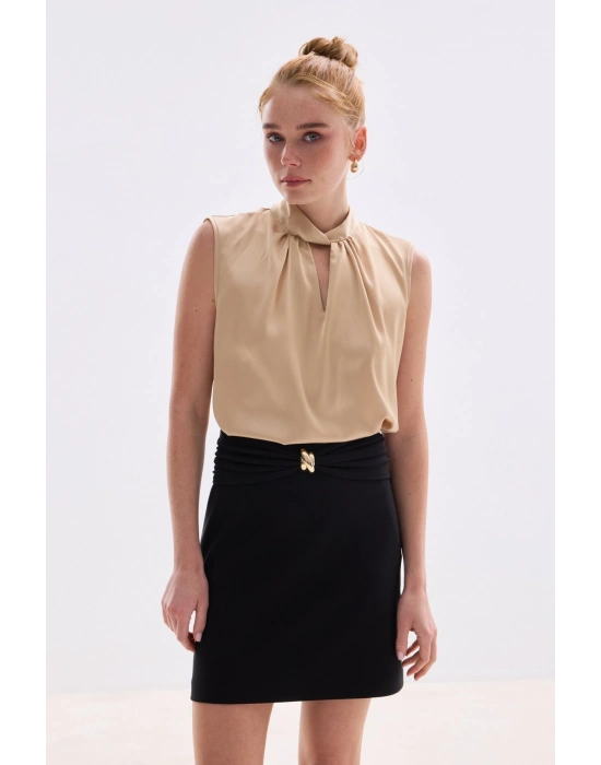 Yaka Detaylı Saten Bluz - Camel