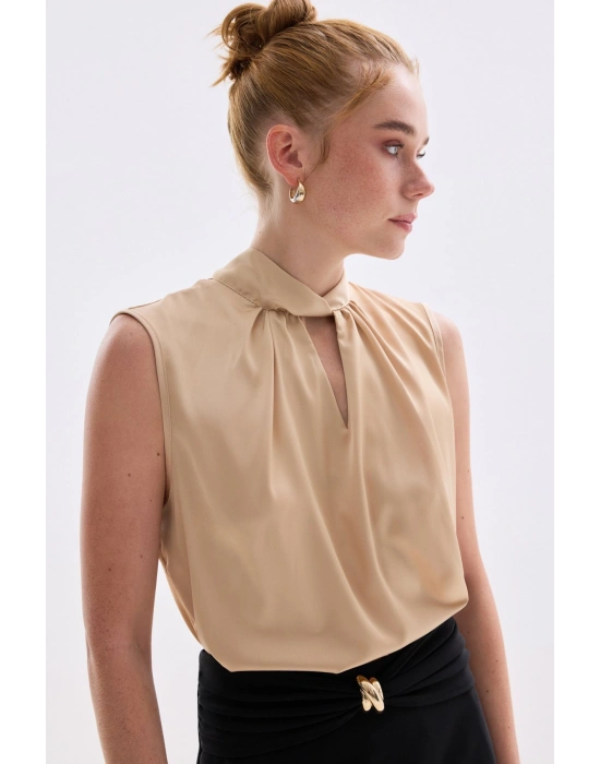 Yaka Detaylı Saten Bluz - Camel