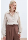 Nakış Detaylı Kraşlı Gömlek - Bej