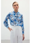 Desenli Fular Yaka Gömlek - Mavi