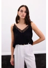Dantel Detaylı Askılı Bluz - Siyah