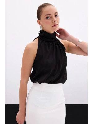 Boğazlı Kolsuz Bluz - Düz Siyah