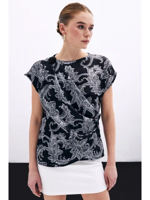 Aksesuar Detaylı Bluz - Siyah