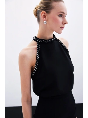 Aksesuar Detaylı Kolsuz Bluz - Siyah