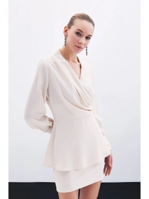 Boncuklu Yaka Kruvaze Bluz - Bej