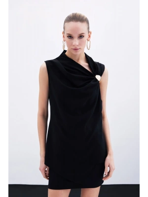 Tek Omuz Aksesuarlı Bluz - Siyah