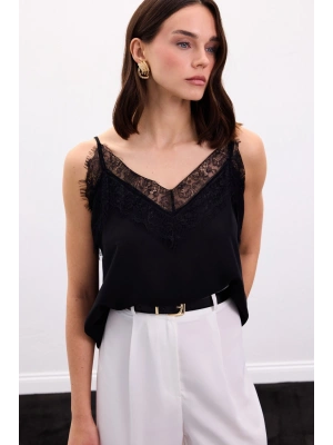 Dantel Detaylı Askılı Bluz - Siyah