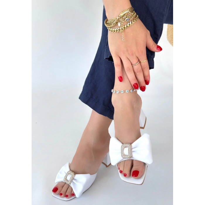 Niyyar Beyaz Cilt Topuklu Terlik