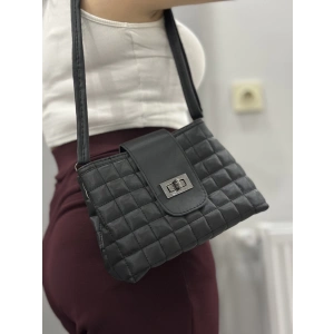 Kapaklı kapitone siyah cilt çanta