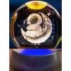 Dekoratif Ay Üstünde Astronot Tasarımlı Plastik Altlıklı Cam Küre